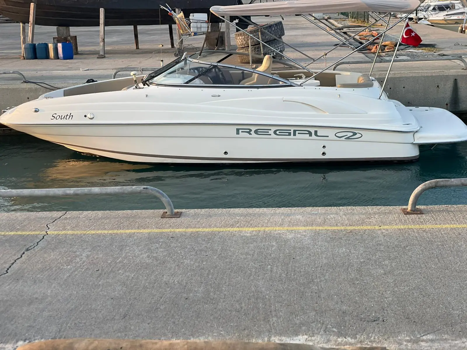 Regal motoryat